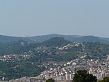 Puig Perdiguer i Sant Vicenç dels Horts, vistos des del camí de Can Graner a Molins de Rei.