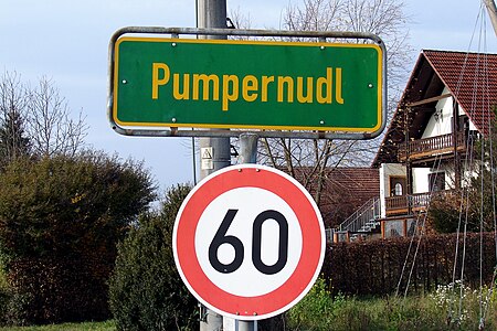 Pumpernudl, Ortshinweistafel