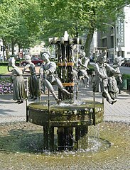 Puppenbrunnen, Südwall