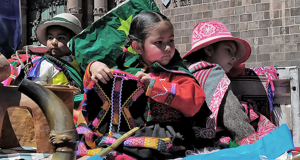 niños y niñas quechua