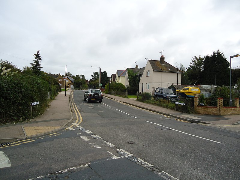 File:Railway Avenue, Whitstable - geograph.org.uk - 2112320.jpg