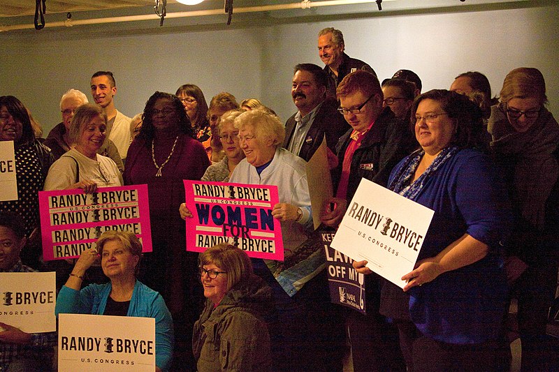 File:Randy Bryce campaign event.jpg