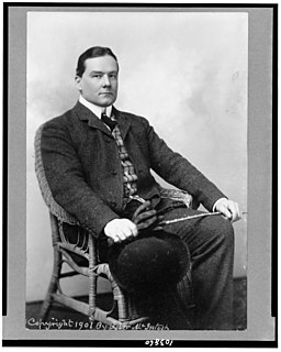 Richard Harding Davis, full-length portrait, seated, facing right LCCN91783057