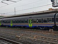 Roma Ostiense - carrozza MDVC in livrea DTR.jpg