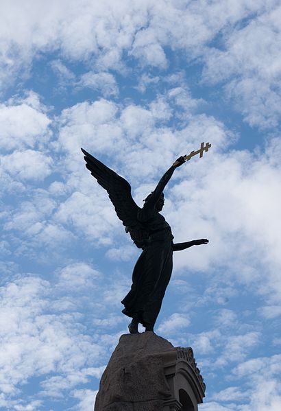 File:Russalka angel Memorial in Tallinn (7950153892).jpg