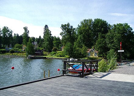 There is plenty of water to enjoy in all kinds of ways, like here in Sandviken in Södertälje.