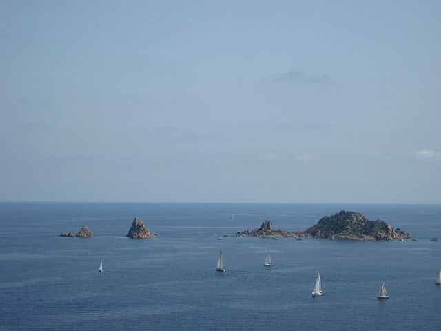 File:Santa_Maria_Navarrese-regata.jpg