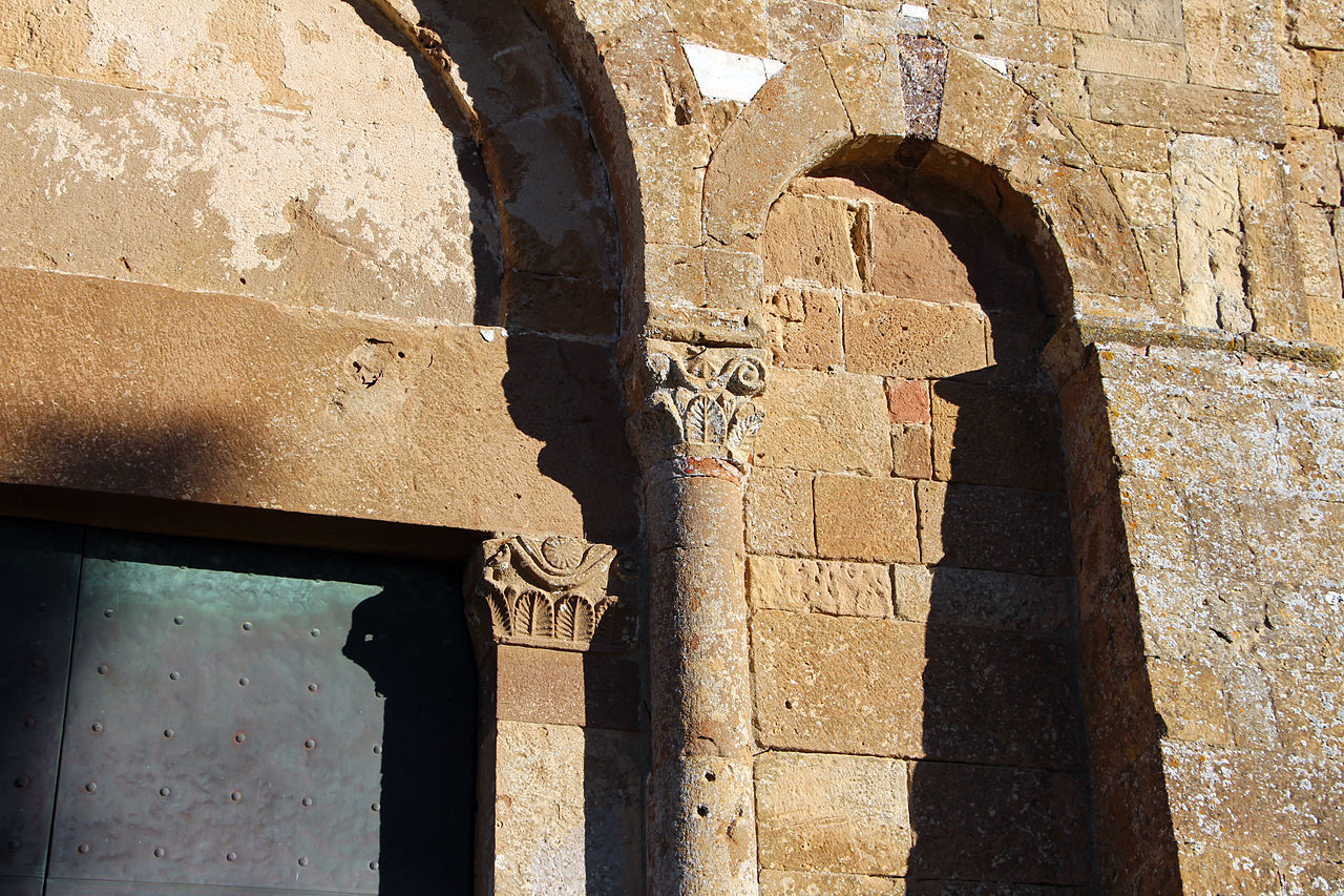 Gambassi Terme, Pieve di Santa Maria a Chianni (dettaglio della facciata)