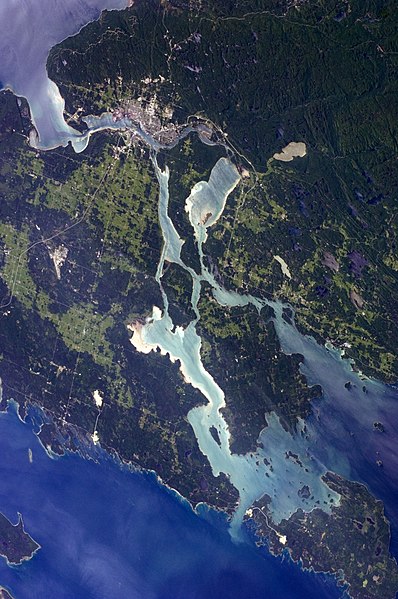 St. Marys River connects Lake Superior (top left) to Lake Huron (bottom and right)