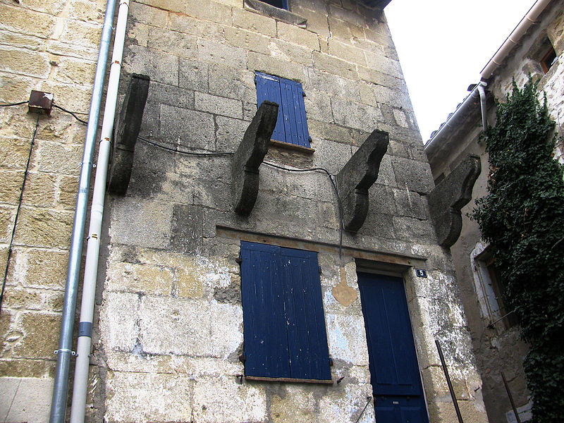 File:Sernhac maison médiévale.JPG