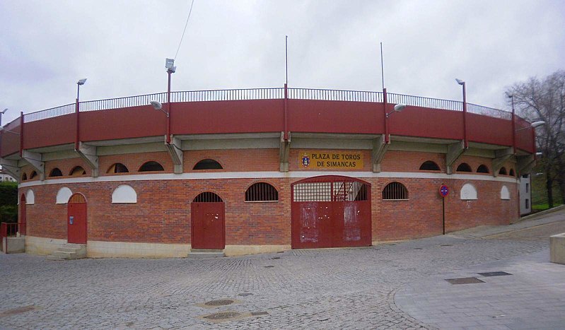 File:Simancas - Plaza de toros.jpg