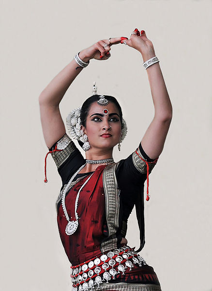 File:Sitara Thobani Odissi classical dance mudra India (8).jpg