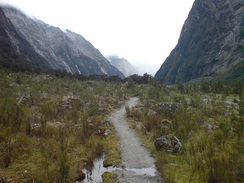 File:Slow Travelling Towards Milford Sound.jpg