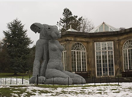 Sophie Ryder's galvanised wire sculpture Sitting at the Yorkshire Sculpture Park