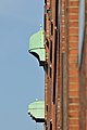 Deutsch: Winschen am Block W der Hamburger Speicherstadt (Hamburg-HafenCity), vorne zum westlichen, hinten zum östlichen Teil gehörig. This is a photograph of an architectural monument. It is on the list of cultural monuments of Hamburg, no. 12445, 12448.