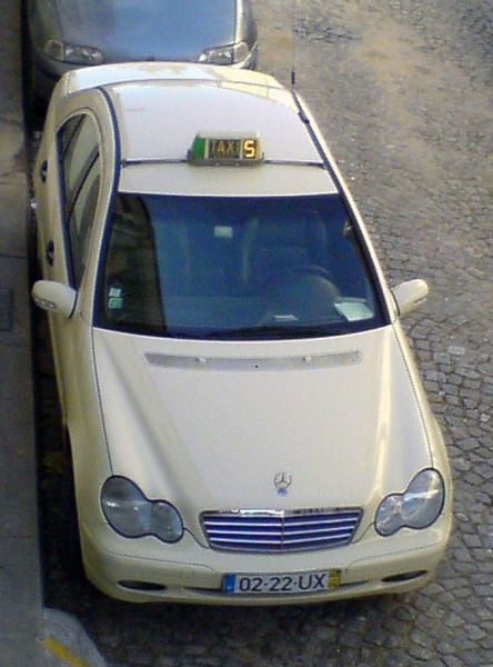 File:Taxi in Porto.jpg
