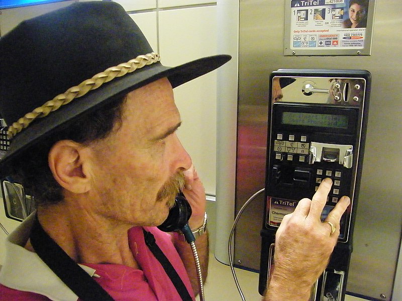 File:Telephones at accessible height, Westfiels Chermside near Food Court DSCF7378.jpg