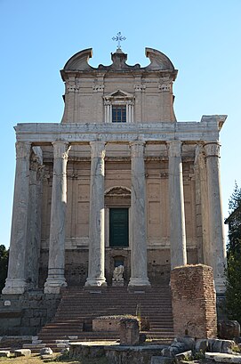 Come arrivare a Tempio Di Antonino E Faustina con i mezzi pubblici - Informazioni sul luogo