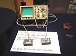 Reproduction sur un oscilloscope moderne avec deux manettes d'époque.