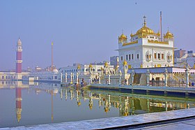 O Gurudwara Darbar Sahib em Tarn Taran, na Índia.