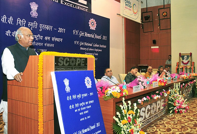 File:The Union Minister for Labour and Employment, Shri Mallikarjun Kharge addressing at the presentation ceremony of the V.V. Giri Memorial Award 2011, in New Delhi on August 29, 2012.jpg