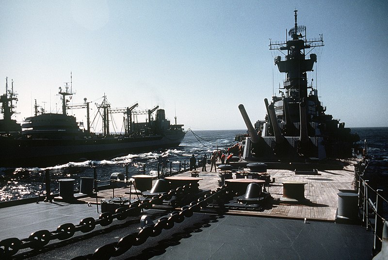 File:The battleship USS NEW JERSEY (BB 62) participates in an underway replenishment operation with fleet oiler USNS KAWISHIWI (T-A0 146) - DPLA - 3f32c9e45224430d6402dc3121173851.jpeg