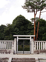 Tomb of Emperor Yosei.jpg