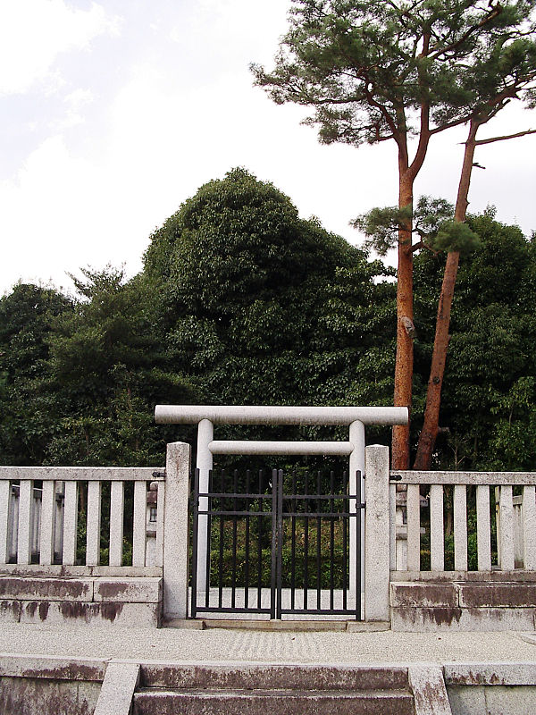 Memorial Shinto shrine and mausoleum honoring Emperor Yōzei, Kyoto