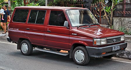 Fail:Toyota_Super_Kijang_(front),_Denpasar.jpg