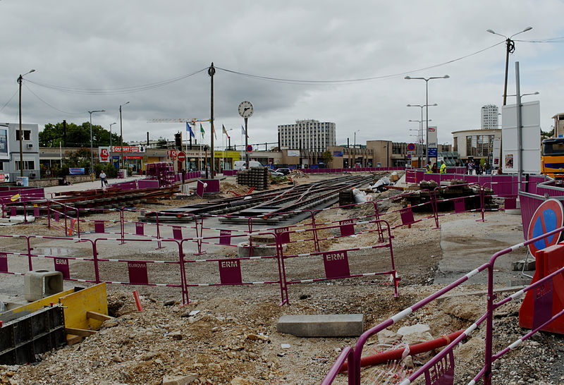 File:Tramway chantier Dijon.jpg