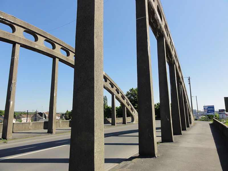 File:Travaux de la branche vers Vieux-Condé de la ligne B du tramway de Valenciennes en mai 2012 (025).JPG