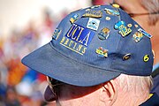 棒球帽上的UCLA胸章
