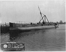 R-21 under construction, 15 July 1918. USS R-21 (SS-98).jpg