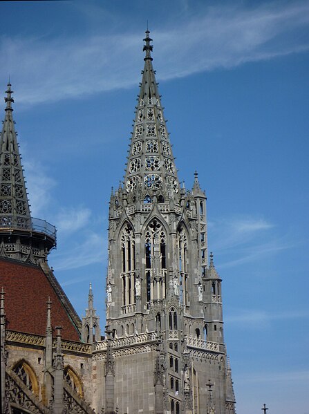 File:Ulm - Sanierter Südlicher Chorturm des Ulmer Münsters.jpg