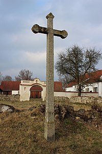 Kruco proksime de la kapelo