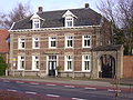 Monumentaal historisch pand anno 1771 aan de Hoofdstraat, momenteel in gebruik als Bed and Breakfast.