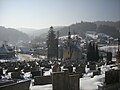 Pohled na centrum Valašské Bystřice se hřbitovem a kostelem
