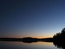 Venus über Otter Lake, von Goddard Bay.JPG