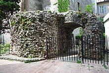 Remnants of the Roman walls Vestiges enceinte Cularo.JPG