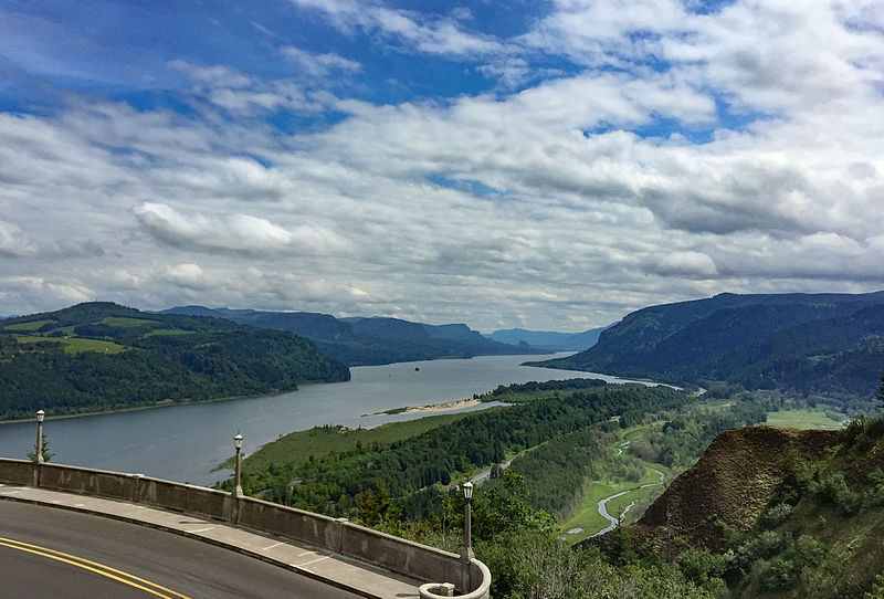 File:Vista House, Columbia River Highway, Oregon (23884096162).jpg