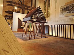 Zicht op de ruimte van het kunst- en geschiedenismuseum Cap de Gascogne gewijd aan religieuze gemeenschappen in Saint-Sever