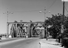 Western portal of the North Avenue Bridge constructed in 1907 Western Portal, North Avenue Bridge, Chicago, Illinois.jpg