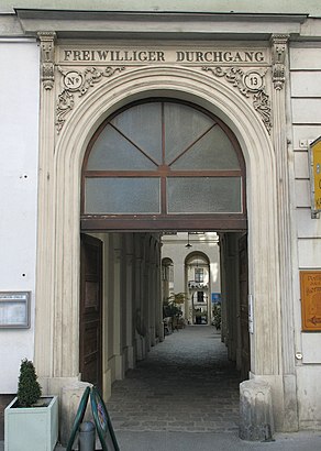 So kommt man zu Neustiftgasse 14 mit den Öffentlichen - Mehr zum Ort Hier