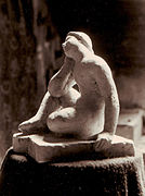 Femme assise (maquette en plâtre, 1953).
