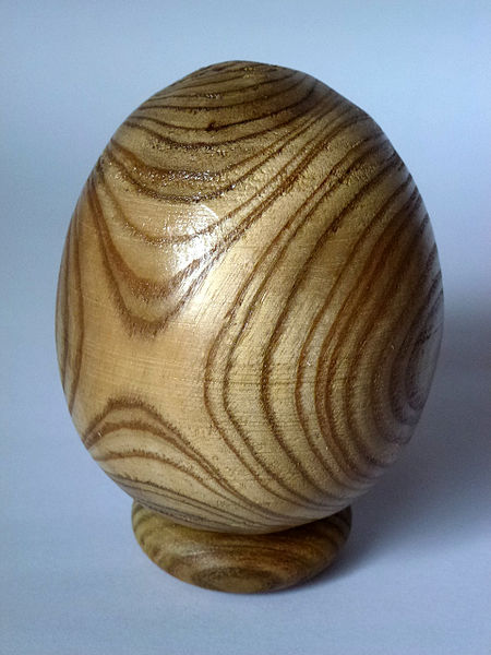 File:Woodturned staghorn sumac egg.jpg