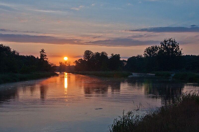 File:Wschód słońca nad Wartą.jpg