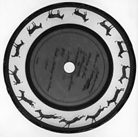 Fotografia en blanc i negre d'un dels discs utilitzats per a les projeccions del Zoopraxiscopi.