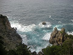 Acantilado cerca del monasterio