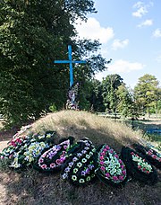 Тихий Хутір. Дерев’яний хрест у пам'ять про жертв Голодомору.jpg