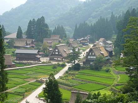 Japanese village. Гассё-дзукури Гокаяма. Деревня Сиракава-го Япония. Гассё-дзукури японский дом. Гассё-дзукури Япония, деревня Сиракава.